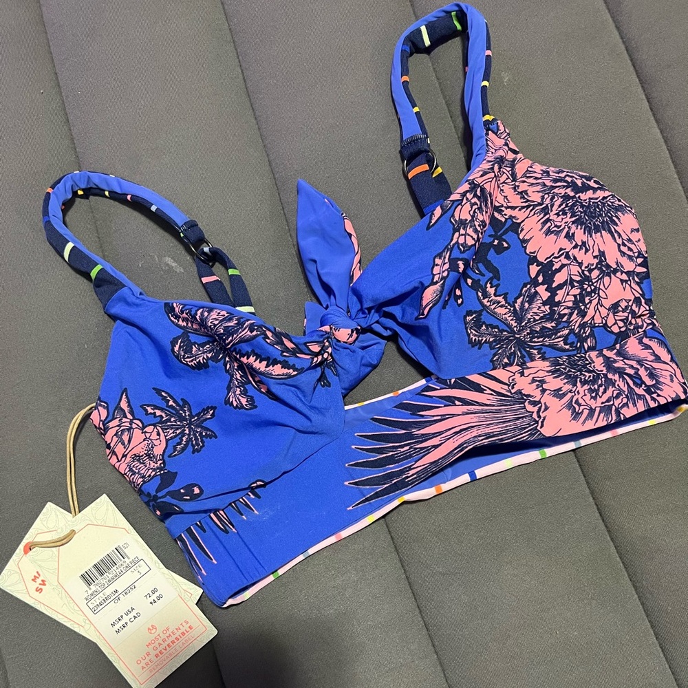 ✨NWT Maaji Swimsuit Reversible Bikini Top✨